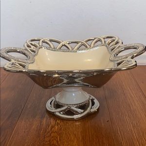 Glass fruit bowl
